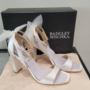 NEW Badgley Mischka Kim Mesh Bow Block Heel